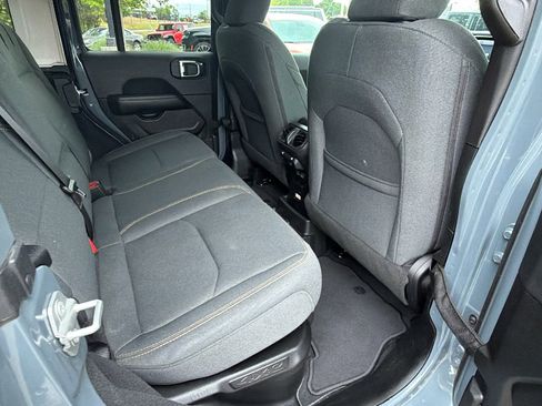 Used 2025 Jeep Wrangler Unlimited Sahara AWD/4WD image 21