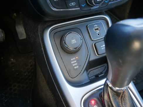 Used 2018 Jeep Compass Latitude w/ Popular Equipment Group image 29