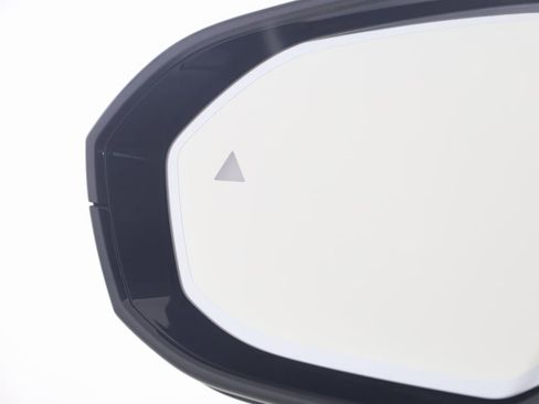 Used 2023 BMW 740i w/ Parking Assistance Package image 34