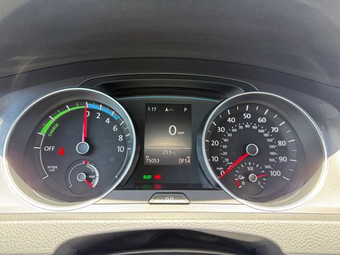 Used 2015 Volkswagen e-Golf Limited Edition FWD image 11