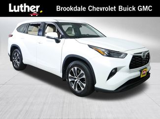 Used 2022 Toyota Highlander XLE AWD/4WD video 1