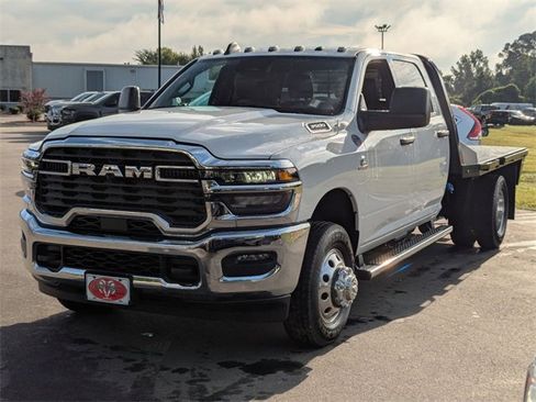 New 2025 RAM 3500 Tradesman w/ Chrome Appearance Group image 4
