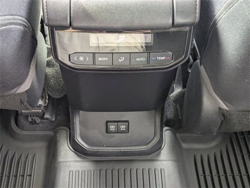 Used 2021 Toyota Highlander LE image 15