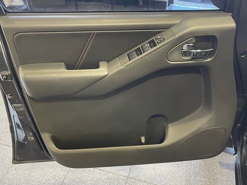 Used 2011 Nissan Frontier PRO-4X w/ Pro-4x Luxury Pkg image 25