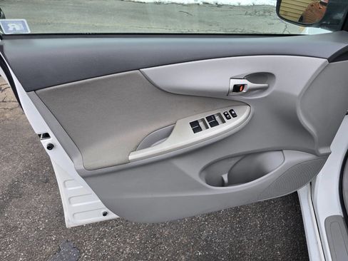 Used 2010 Toyota Corolla LE image 11