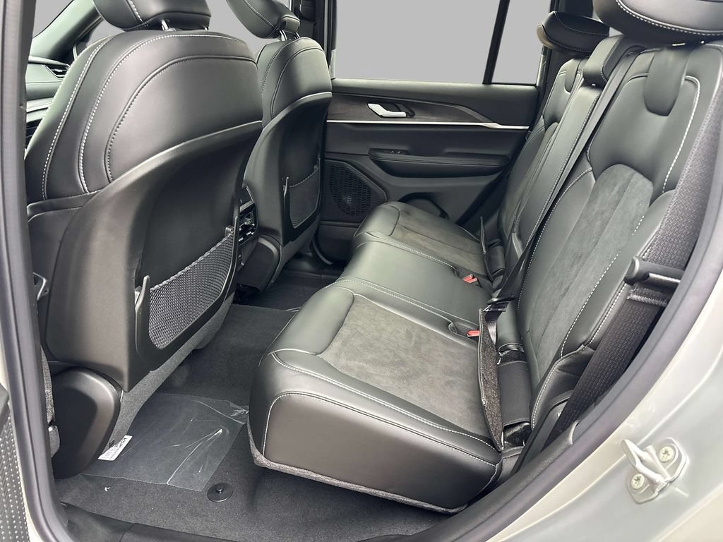 New 2026 Jeep Grand Cherokee Altitude AWD/4WD image 6