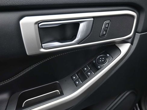 Used 2023 Ford Explorer XLT w/ Equipment Group 202A image 10