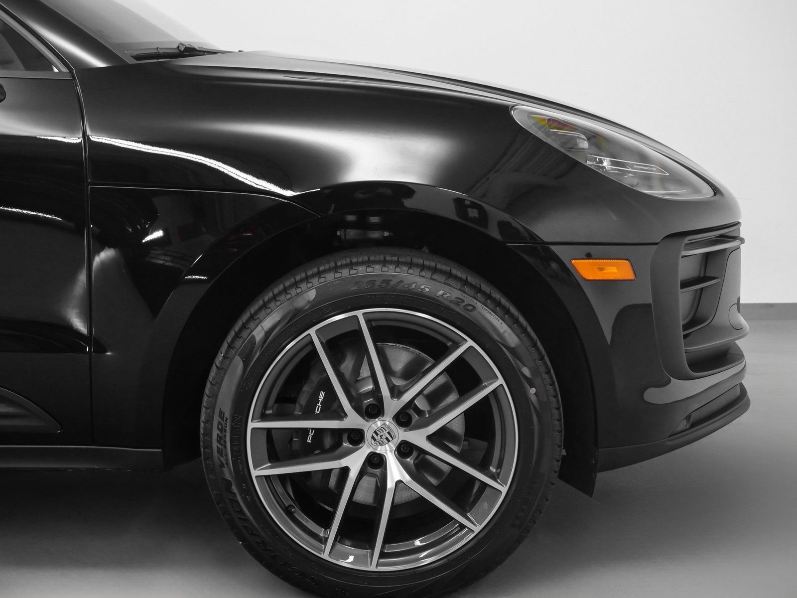 Certified 2025 Porsche Macan AWD/4WD image 11