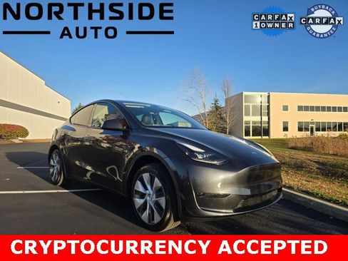 Used 2024 Tesla Model Y 2WD image 1