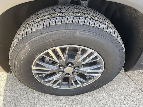 New 2026 Chevrolet Traverse LT image 9