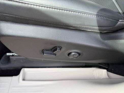 Used 2024 Chrysler Pacifica Touring-L FWD image 13