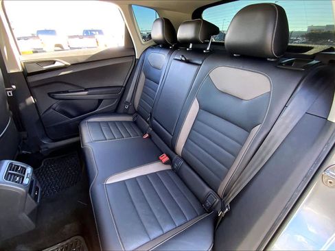 Used 2022 Volkswagen Taos SEL image 19