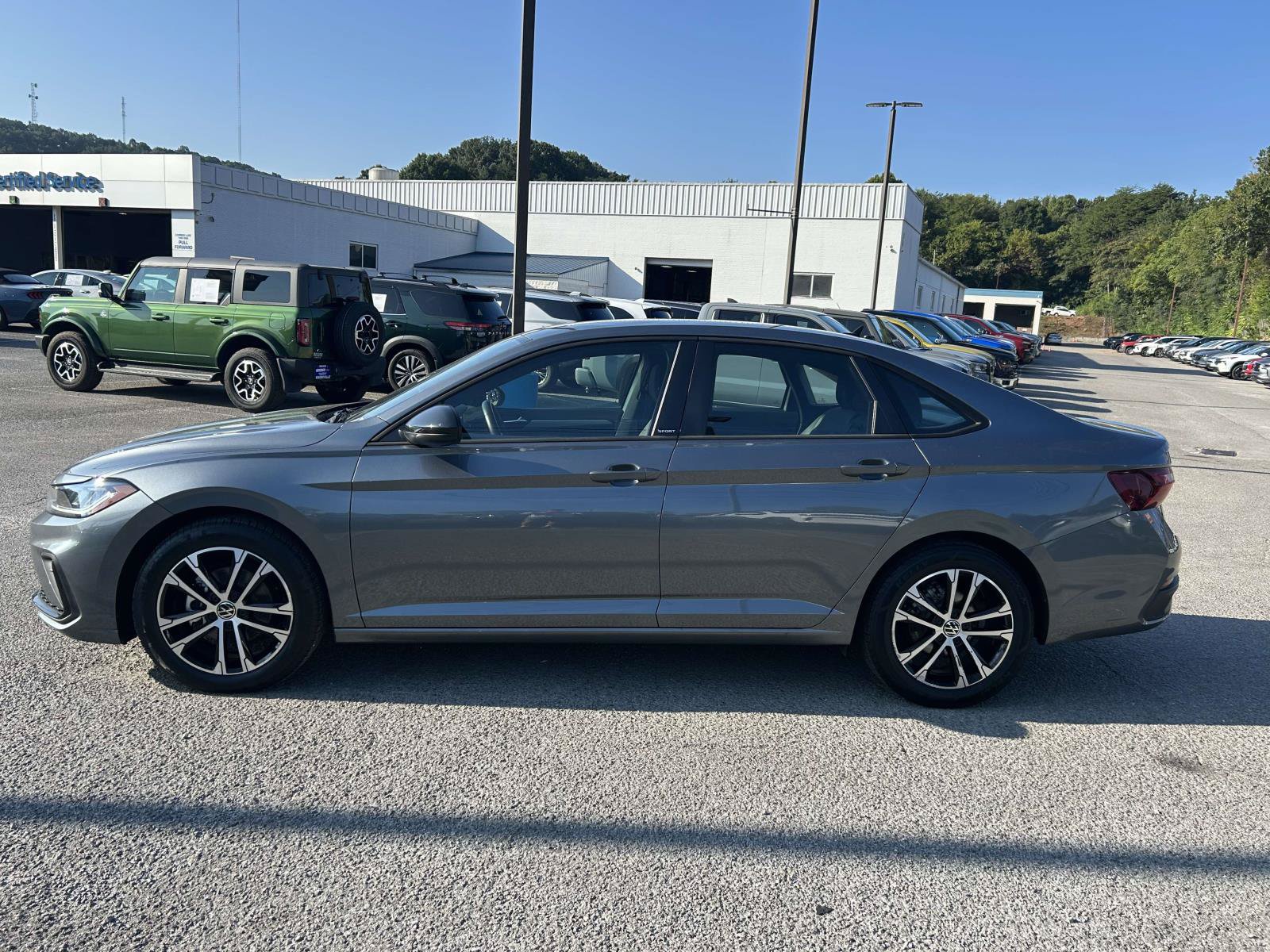 Used 2025 Volkswagen Jetta Sport FWD image 4