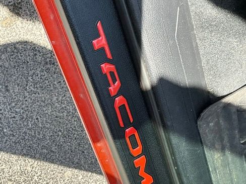 Used 2017 Toyota Tacoma TRD Sport w/ Tow Package image 10