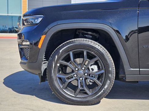 New 2025 Jeep Grand Cherokee Limited image 11