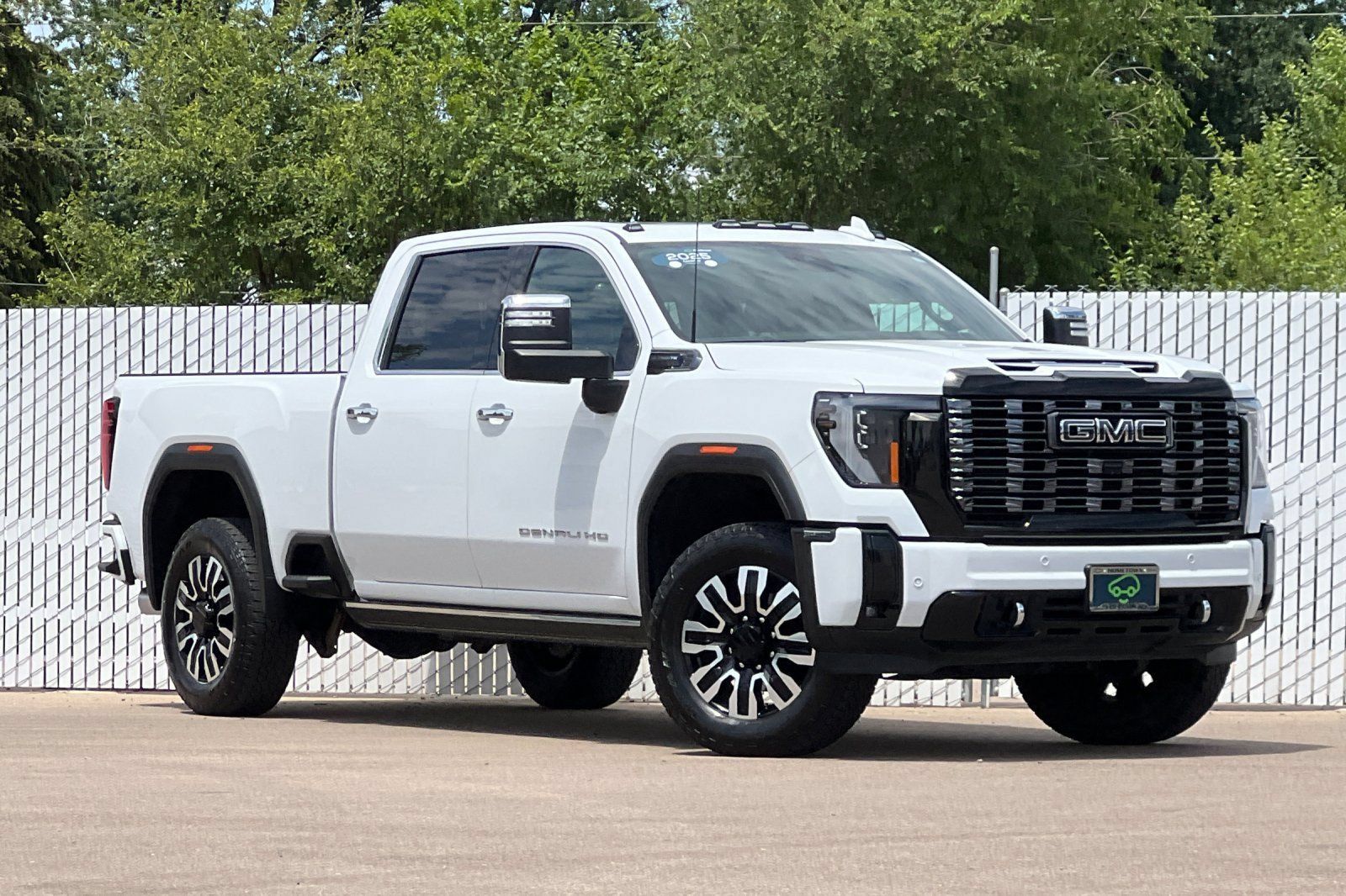 Used 2025 GMC Sierra 2500 Denali Ultimate AWD/4WD image 2