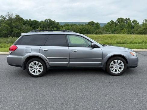 Used 2009 Subaru Outback 2.5i Limited AWD/4WD image 4
