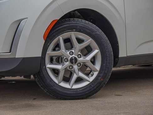 Certified 2024 Kia Soul LX w/ Option Group 015 image 2