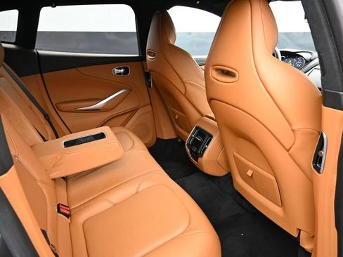 Used 2021 Aston Martin DBX AWD/4WD image 18