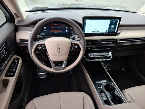 Used 2023 Lincoln Corsair AWD image 11
