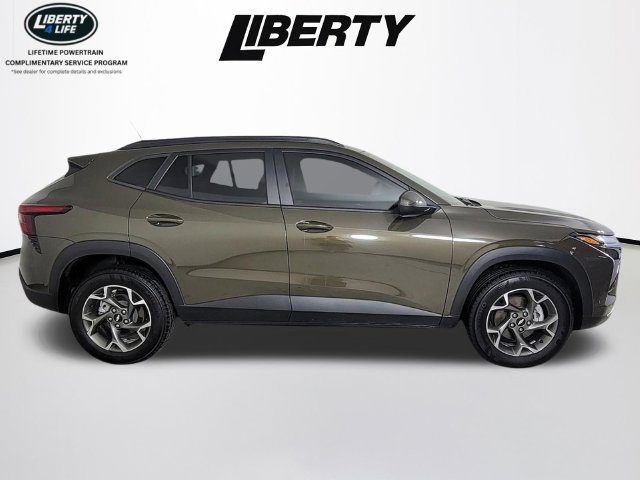 Used 2024 Chevrolet Trax LT FWD image 2