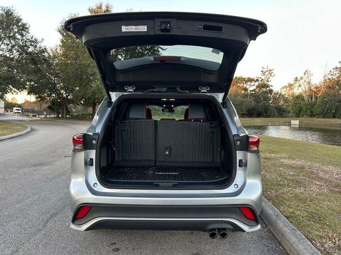 Certified 2023 Toyota Highlander XSE image 10
