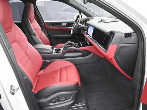 Certified 2026 Porsche Cayenne GTS image 29