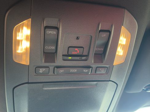 Used 2024 Toyota Highlander XSE FWD image 27