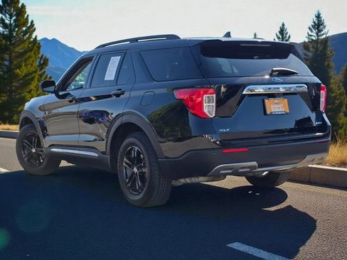 Used 2022 Ford Explorer XLT w/ Equipment Group 202A image 5