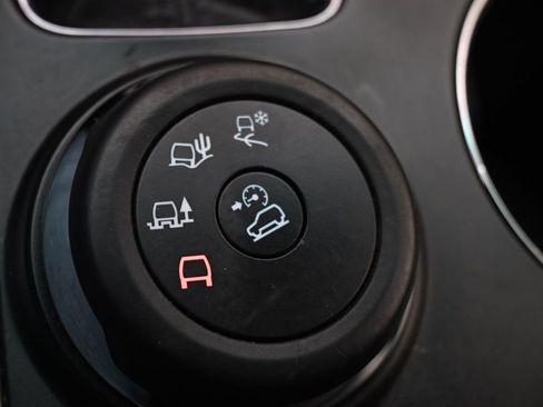 Used 2015 Ford Explorer XLT w/ Equipment Group 202B image 36