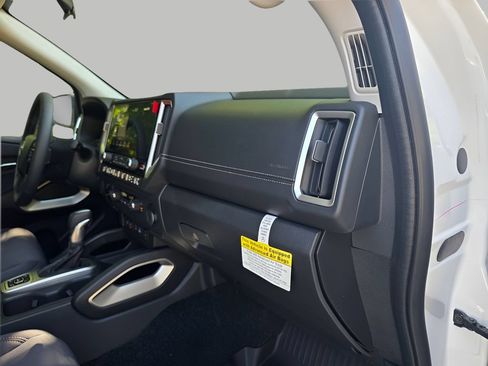 New 2026 Nissan Frontier SV w/ SV Convenience Package AWD/4WD image 10