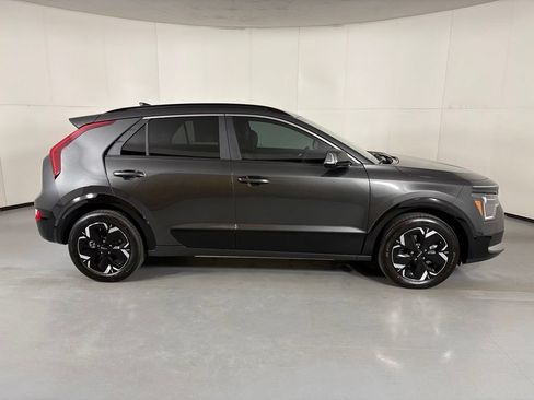 New 2026 Kia Niro Wind FWD image 9