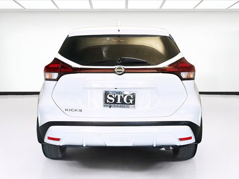 Used 2021 Nissan Kicks S image 5