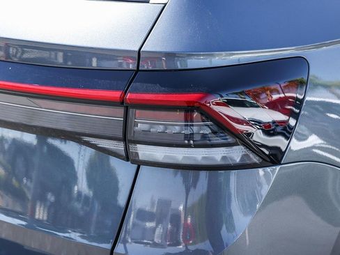 New 2025 Volkswagen Taos SE image 15