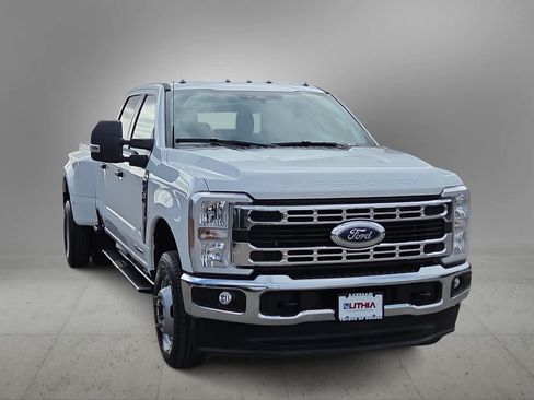 Used 2025 Ford F350 XLT AWD/4WD image 3
