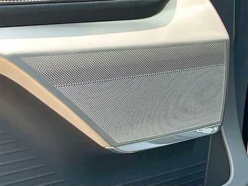 New 2026 Cadillac Vistiq Luxury image 18