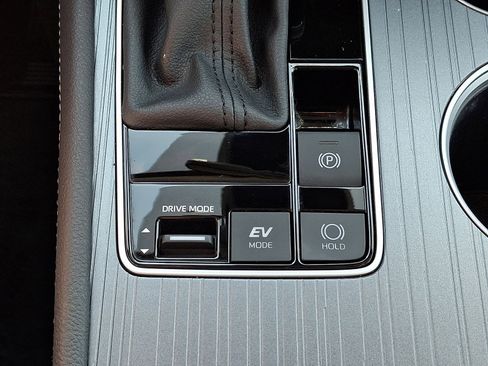 Used 2025 Toyota Sienna LE FWD image 26