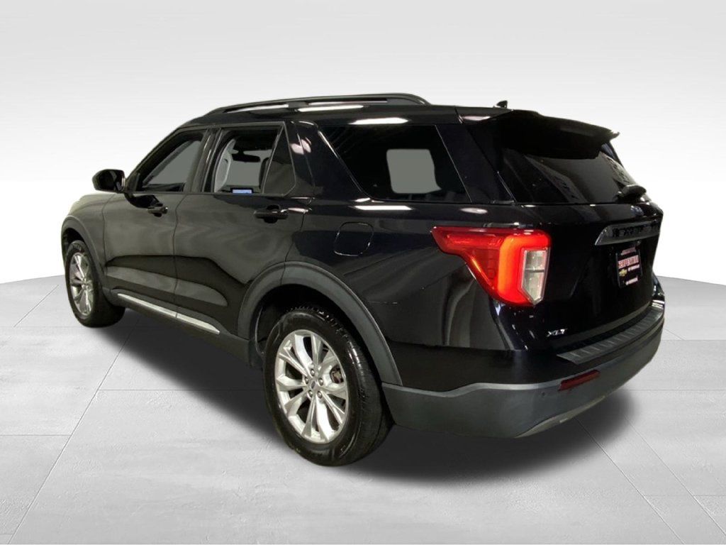 Used 2020 Ford Explorer XLT w/ Equipment Group 202A AWD/4WD image 8