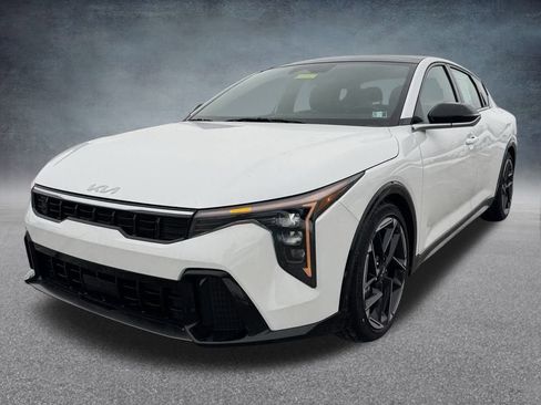 New 2025 Kia K4 GT-Line image 1