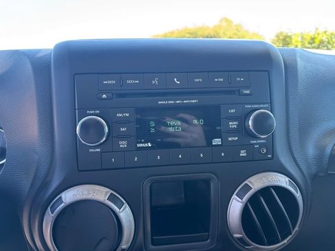 Used 2016 Jeep Wrangler Sport w/ Quick Order Package 24S AWD/4WD image 17
