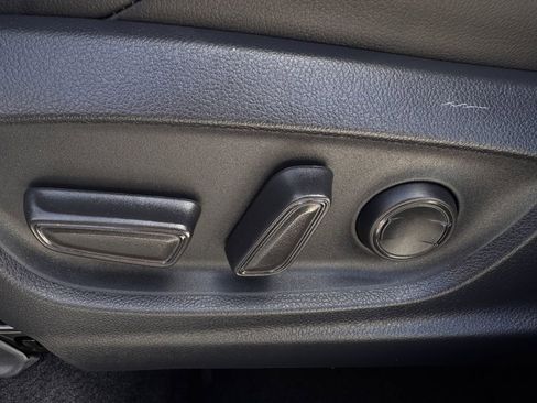 Used 2025 Toyota Corolla Cross AWD Hybrid w/ Convenience Package image 27