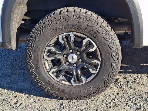 Used 2023 Chevrolet Silverado 1500 ZR2 w/ Technology Package AWD/4WD image 34
