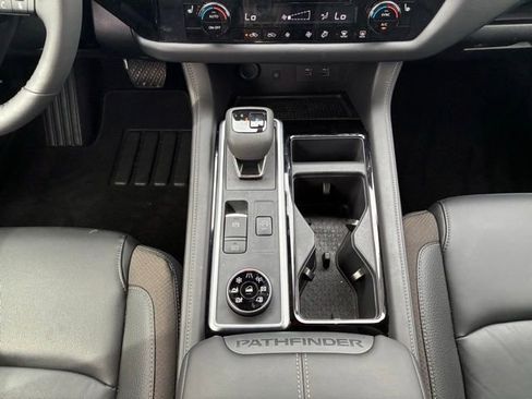 Certified 2025 Nissan Pathfinder SL w/ Black Appearance Package AWD/4WD image 15