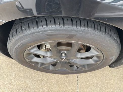 Used 2025 Chrysler Pacifica Limited image 43