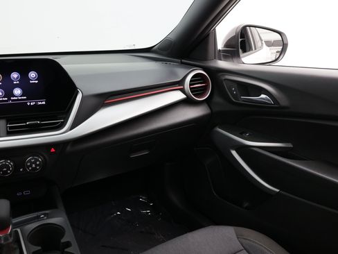 Used 2024 Chevrolet Trax RS FWD image 36