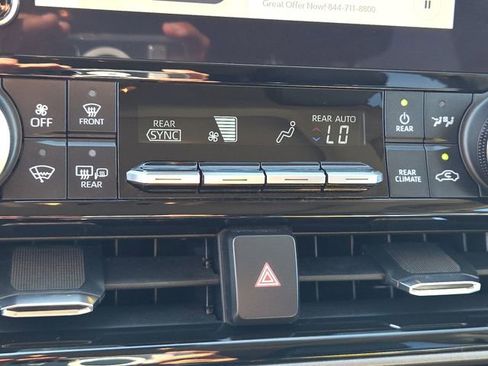 Used 2023 Toyota Highlander XLE FWD image 23