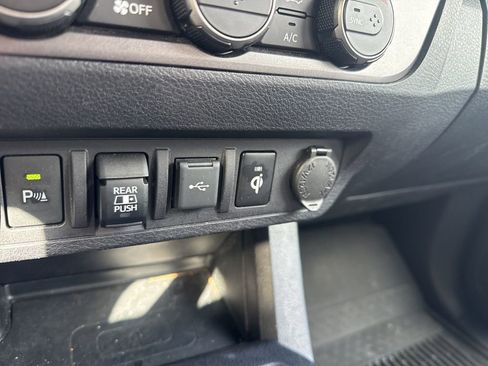 Used 2021 Toyota Tacoma TRD Sport image 44