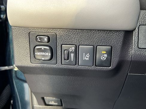 Used 2017 Toyota RAV4 Platinum image 34