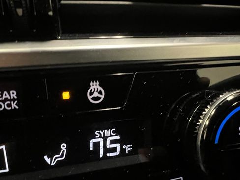 Used 2025 Nissan Pathfinder SL image 46