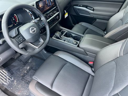 New 2026 Nissan Pathfinder SL image 9